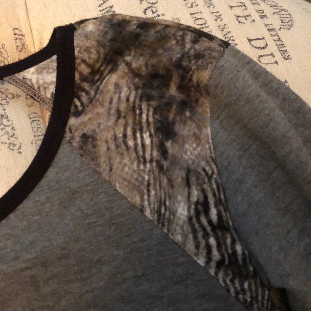 Jessica Simpson gray sweatshirt size XS - Picture 2 of 4